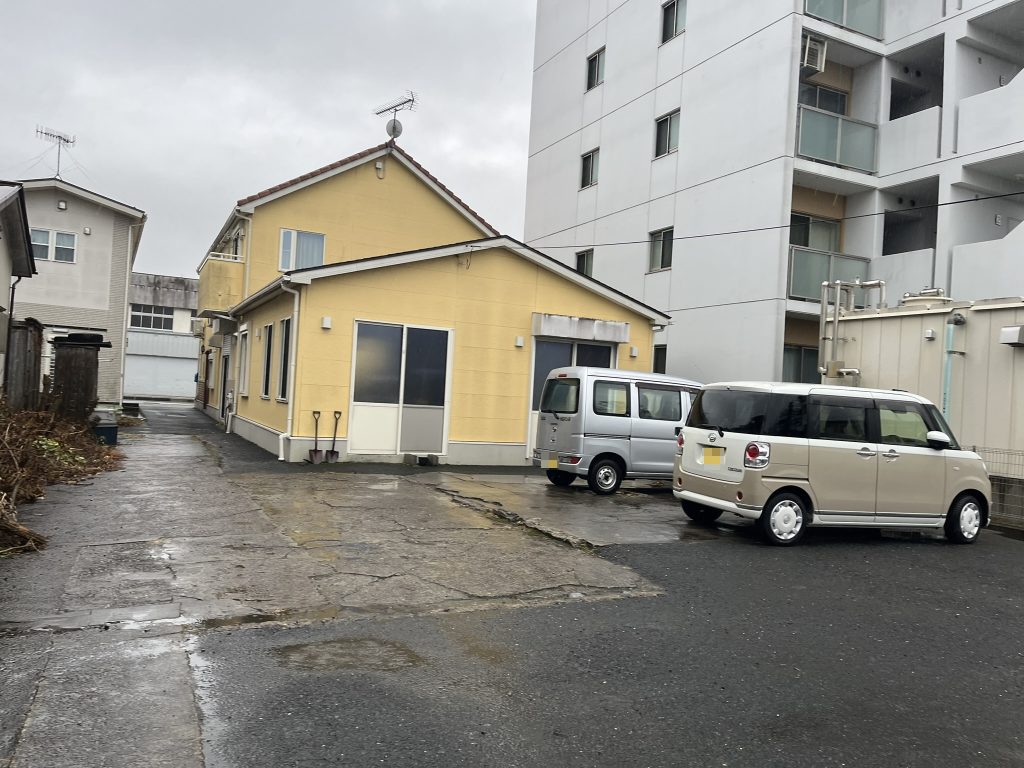 大石パン駐車場